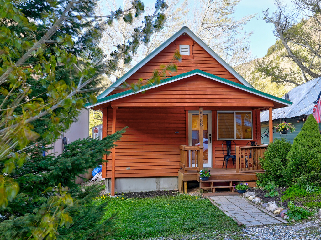 6758 FAIRFAX DR Provo, UT 84604