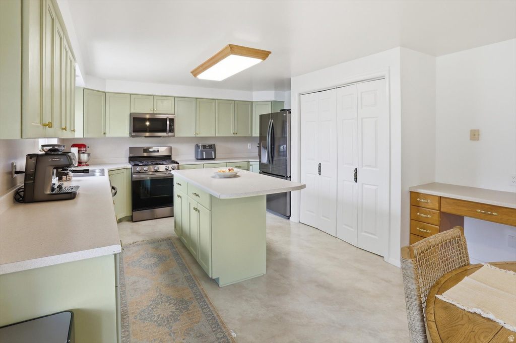 5108 S 2000 W Roy, UT 84067