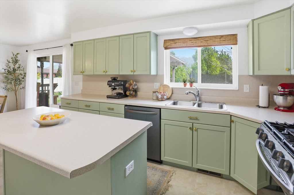 5108 S 2000 W Roy, UT 84067