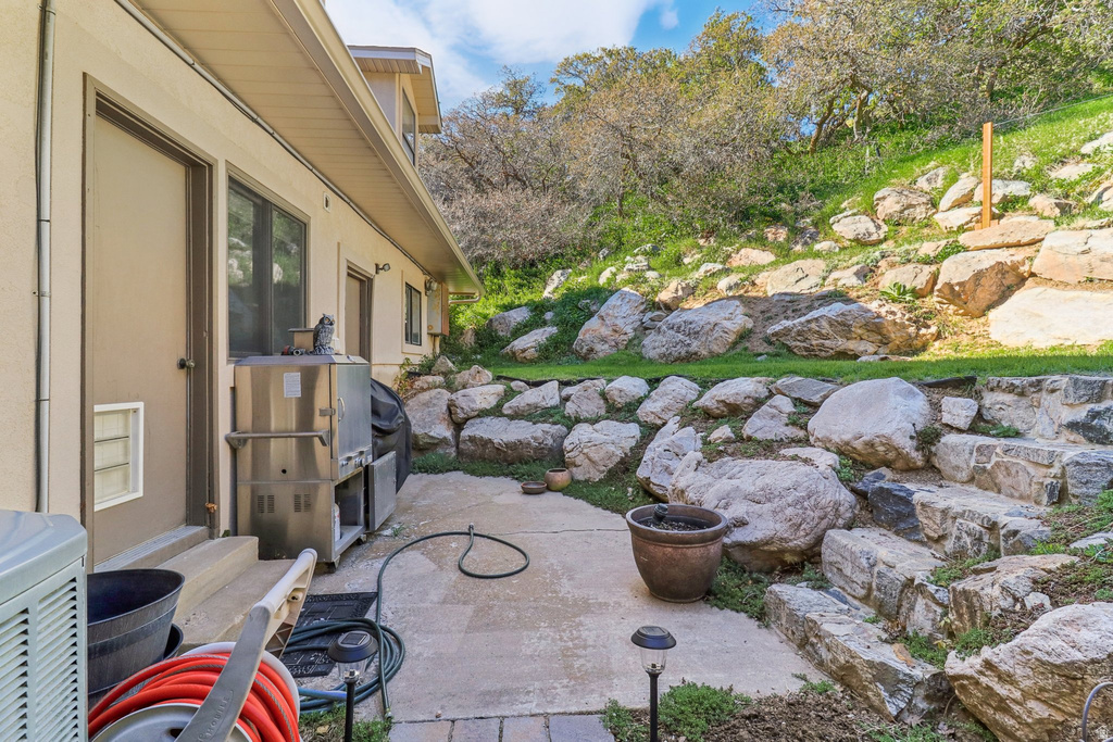 2686 E BONNEVILLE TERRACE DR South Ogden, UT 84403