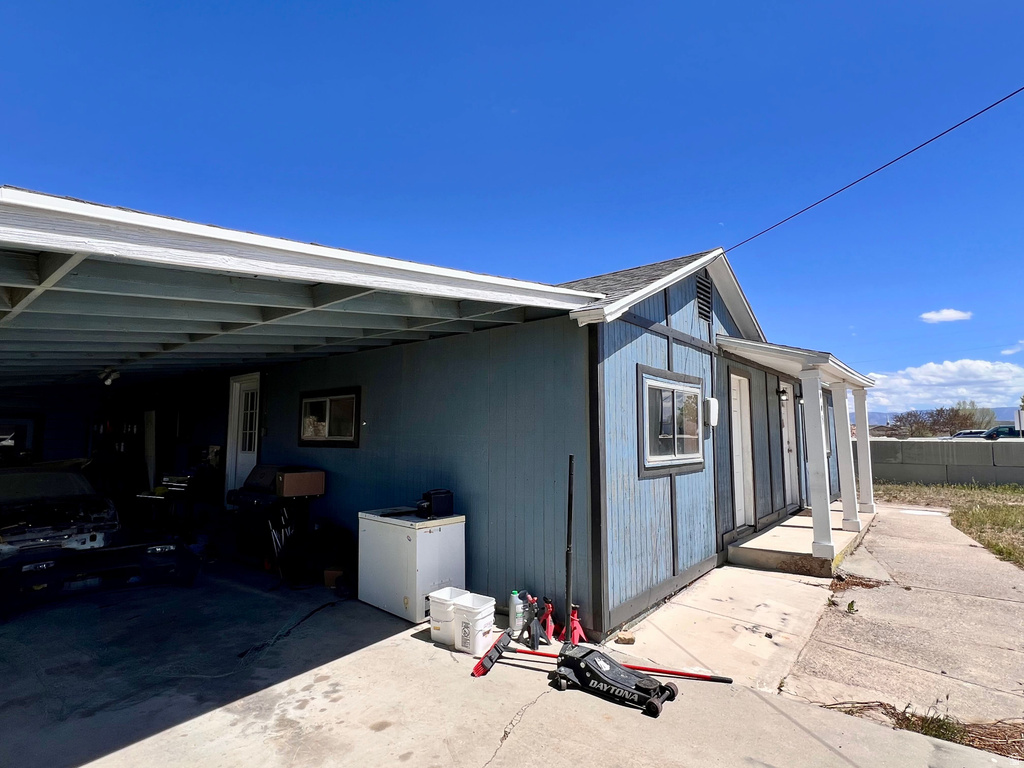 665 E MAIN ST Wellington, UT 84542