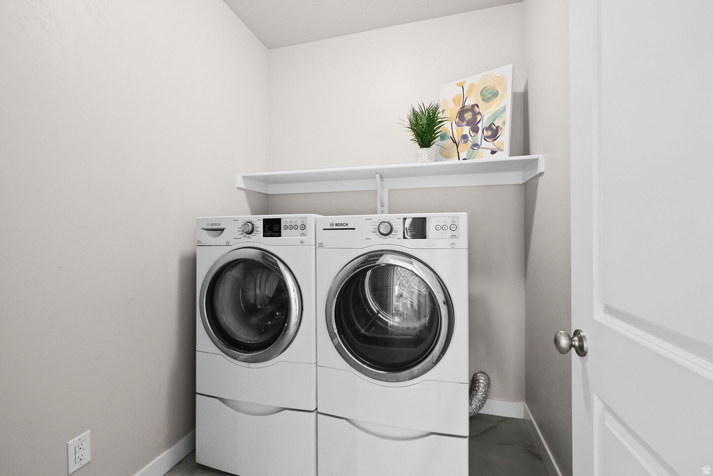 3808 W HOODED CRANE LN Clinton, UT 84015