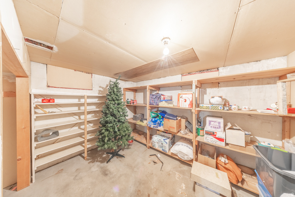 1887 W MYERS LN Riverton, UT 84065