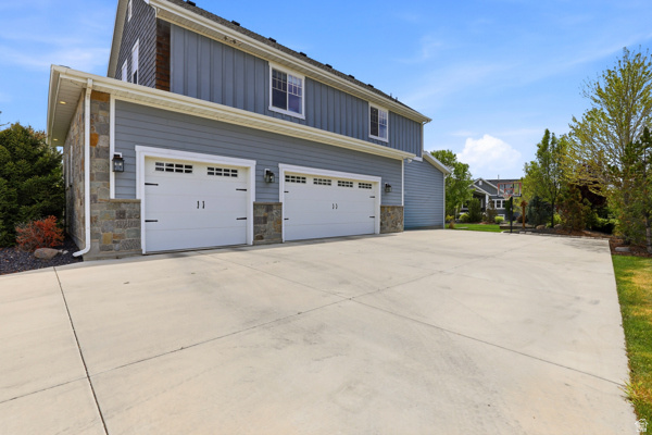 1229 W PEACOCK MIDGE DR Bluffdale, UT 84065