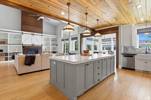 1229 W PEACOCK MIDGE DR Bluffdale, UT 84065