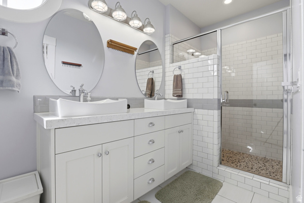 1229 W PEACOCK MIDGE DR Bluffdale, UT 84065