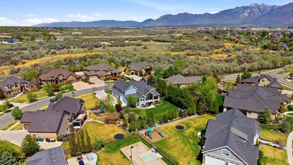 1229 W PEACOCK MIDGE DR Bluffdale, UT 84065