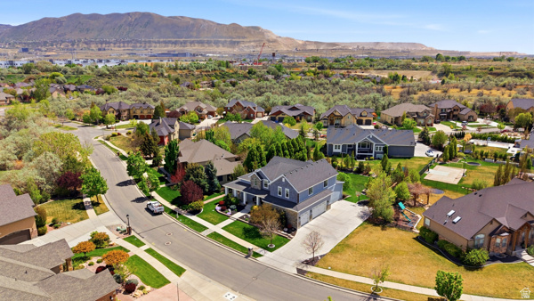 1229 W PEACOCK MIDGE DR Bluffdale, UT 84065