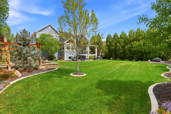 1229 W PEACOCK MIDGE DR Bluffdale, UT 84065