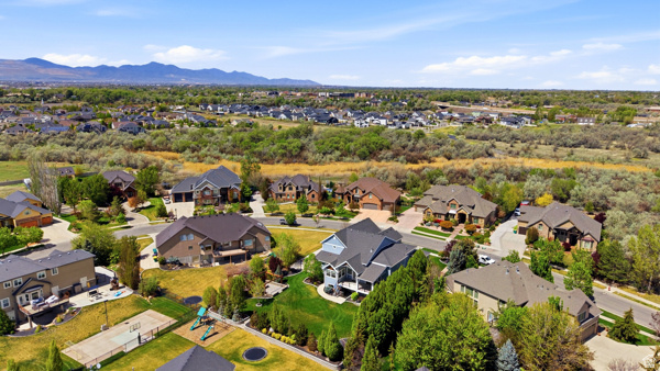 1229 W PEACOCK MIDGE DR Bluffdale, UT 84065