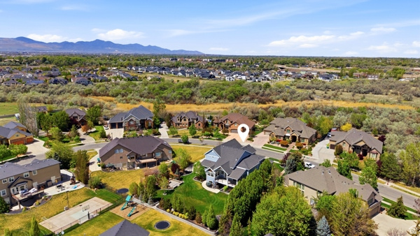 1229 W PEACOCK MIDGE DR Bluffdale, UT 84065