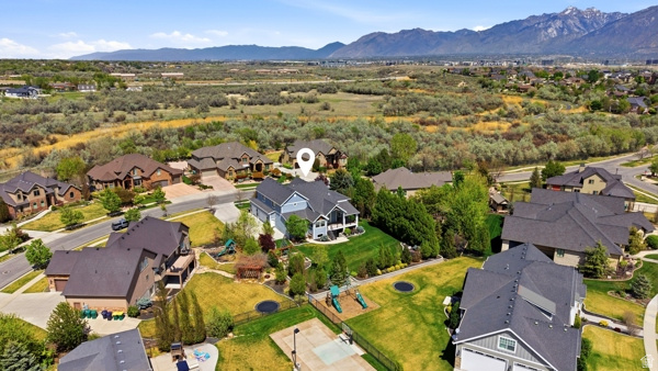 1229 W PEACOCK MIDGE DR Bluffdale, UT 84065