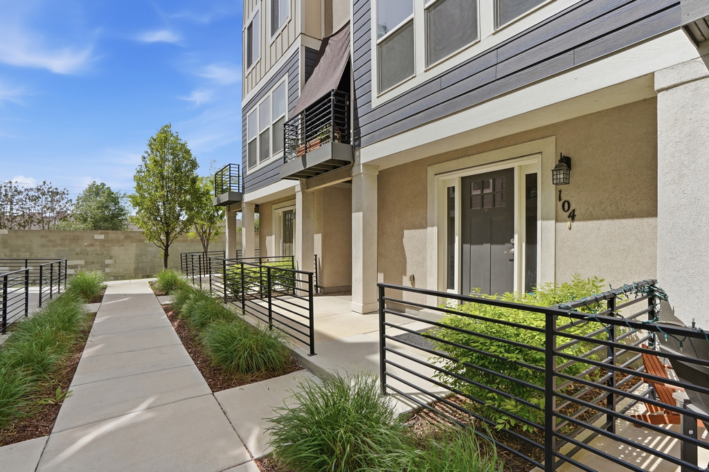 4708 S HILLHOUSE CV #104 Murray, UT 84107