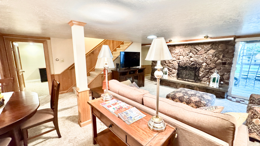 159 E MAIN ST Hyrum, UT 84319