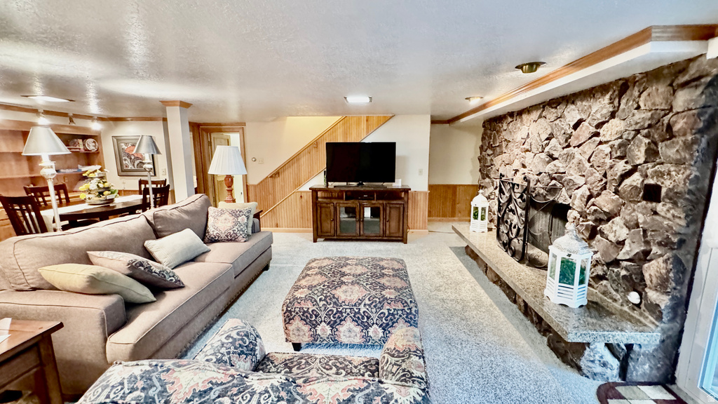 159 E MAIN ST Hyrum, UT 84319