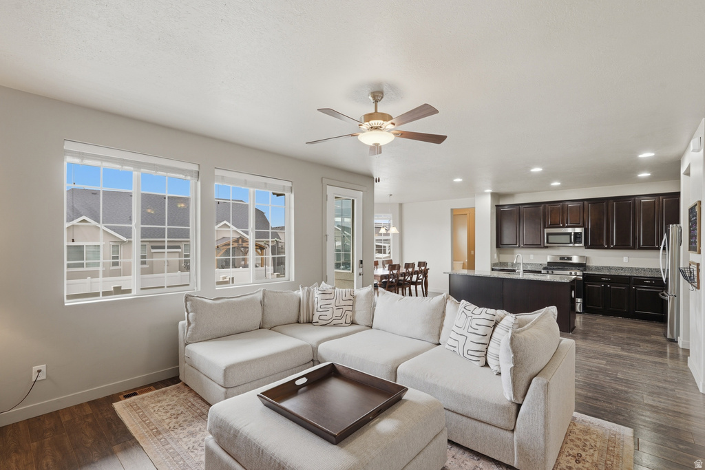 534 S 1350 W Syracuse, UT 84075