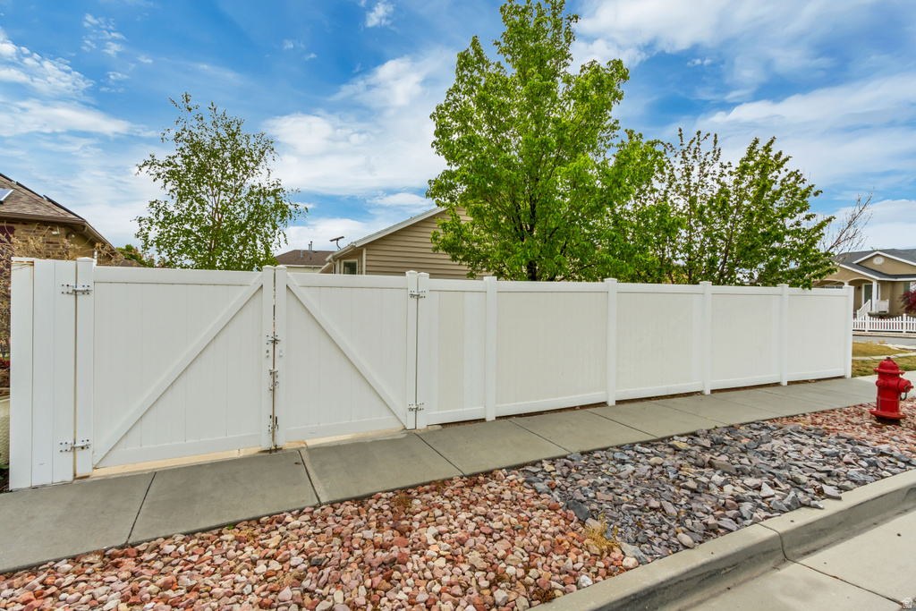 5464 W MAYFLOWER ST West Jordan, UT 84081