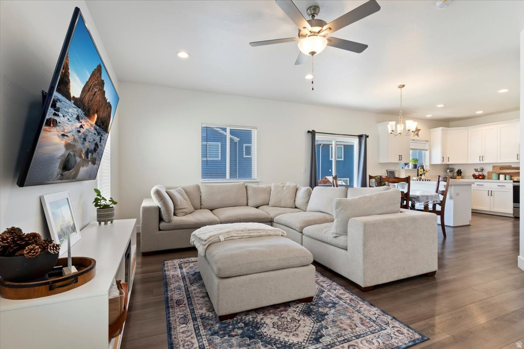 7168 N SILVER SPRING WAY Eagle Mountain, UT 84005