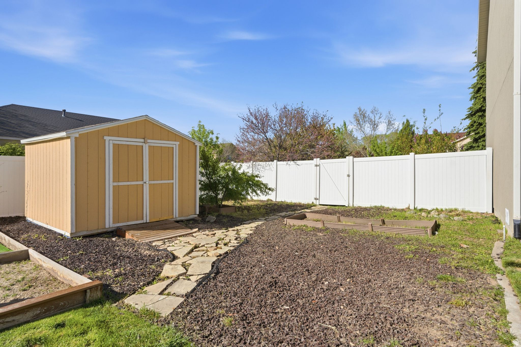 476 S WINDCREST WAY Kaysville, UT 84037