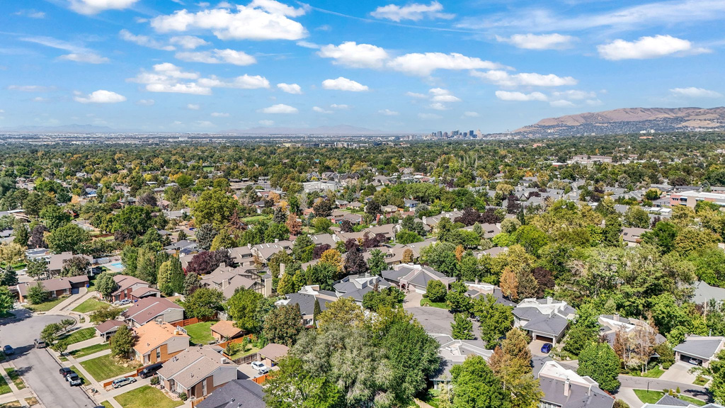 2106 E CONNOR PARK CV Salt Lake City, UT 84109