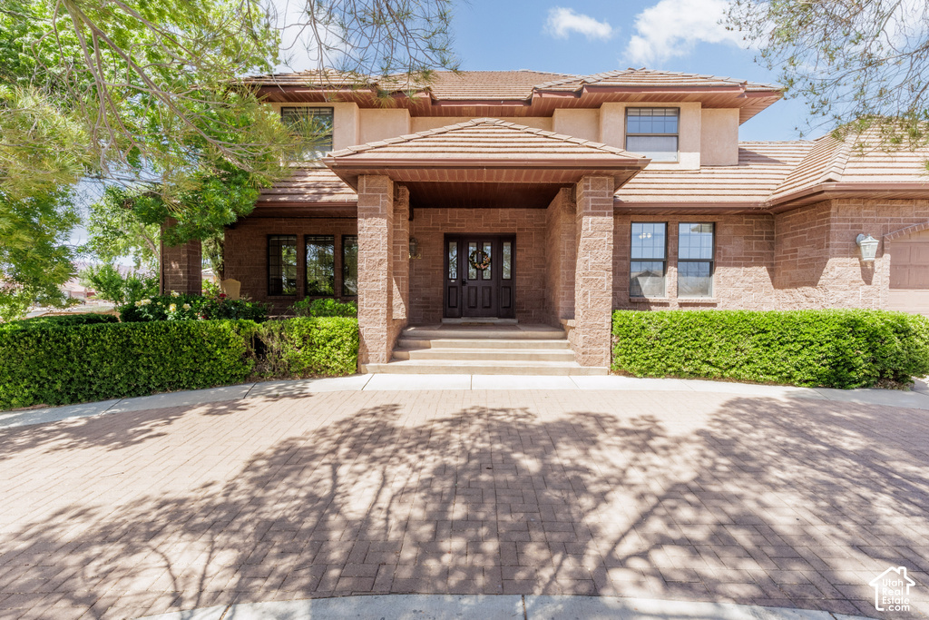 592 N DUSK DR photo 2