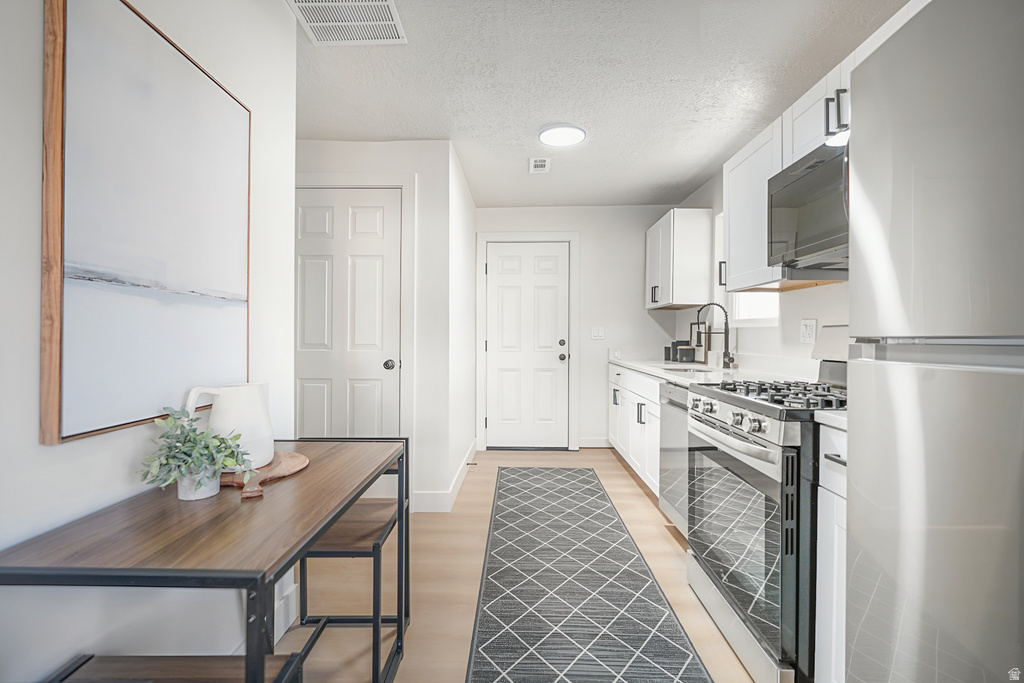 1563 W INDIANA AVE Salt Lake City, UT 84104