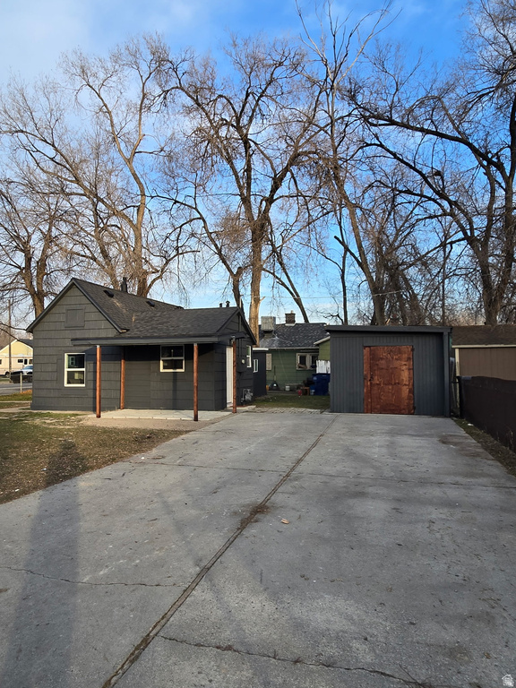 1563 W INDIANA AVE Salt Lake City, UT 84104