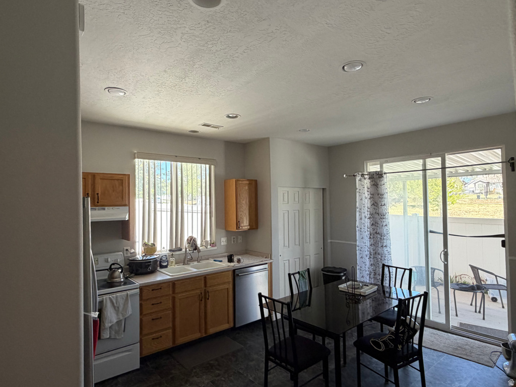 5928 W ROSEBERRY ST West Jordan, UT 84081