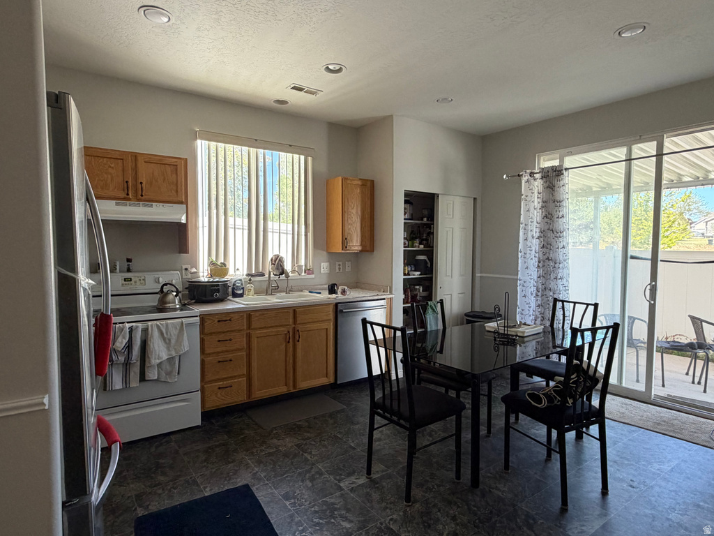 5928 W ROSEBERRY ST West Jordan, UT 84081