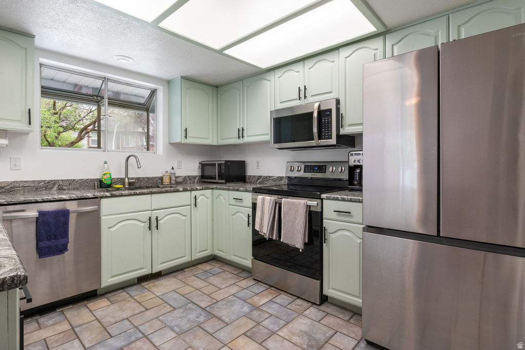 8649 S ALTA DR Sandy, UT 84093