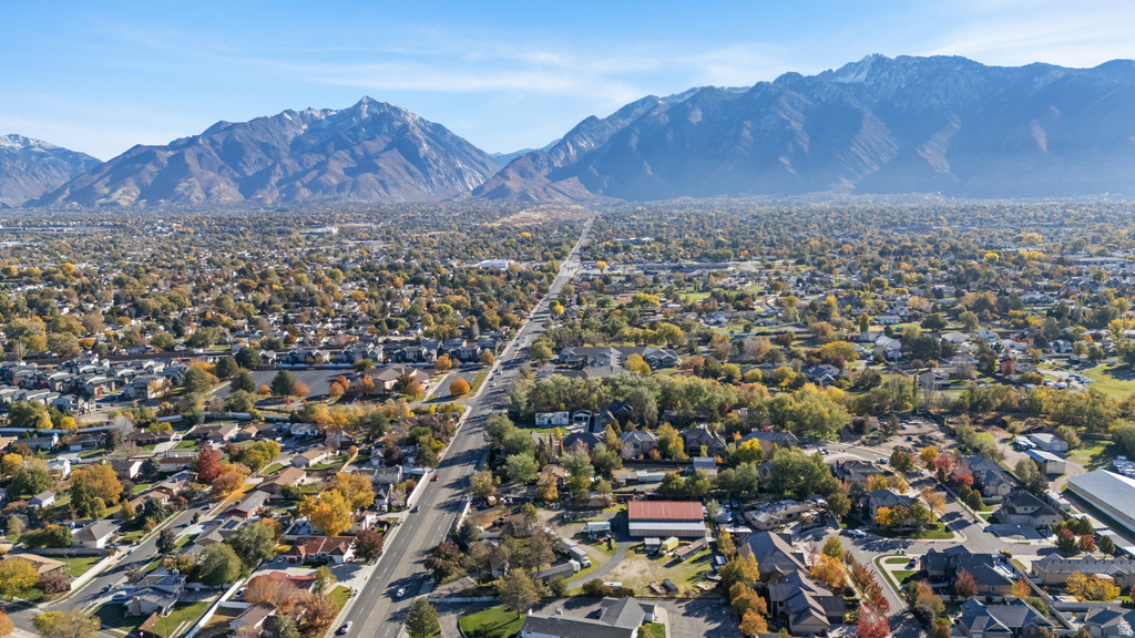 10637 S CRESCENT BEND DR Sandy, UT 84070