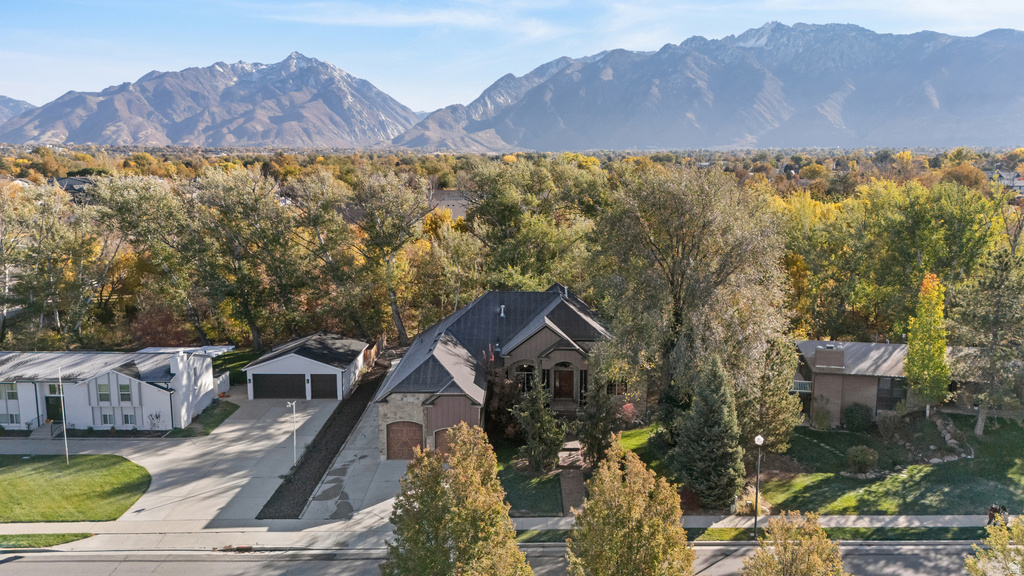 10637 S CRESCENT BEND DR Sandy, UT 84070
