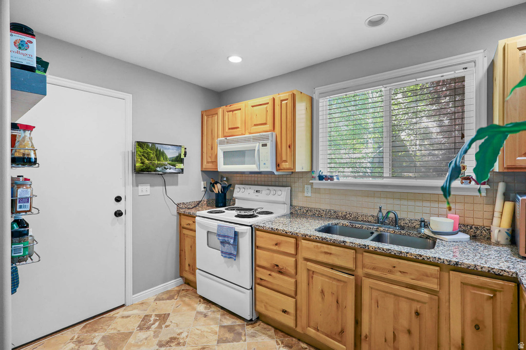 1693 N AARON DR Tooele, UT 84074