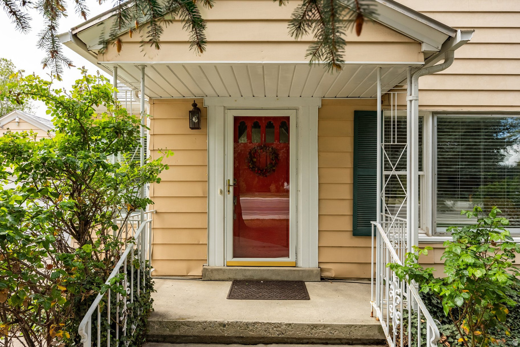 1726 E VINE ST Murray, UT 84121