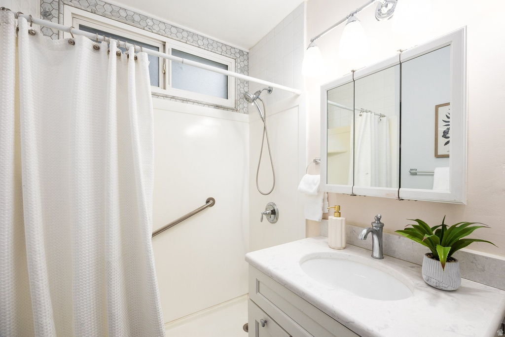 1726 E VINE ST Murray, UT 84121