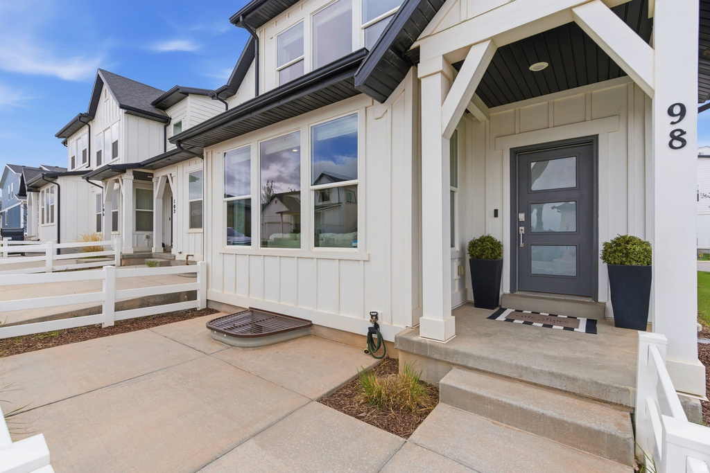 98 E GRANT LN North Salt Lake, UT 84054