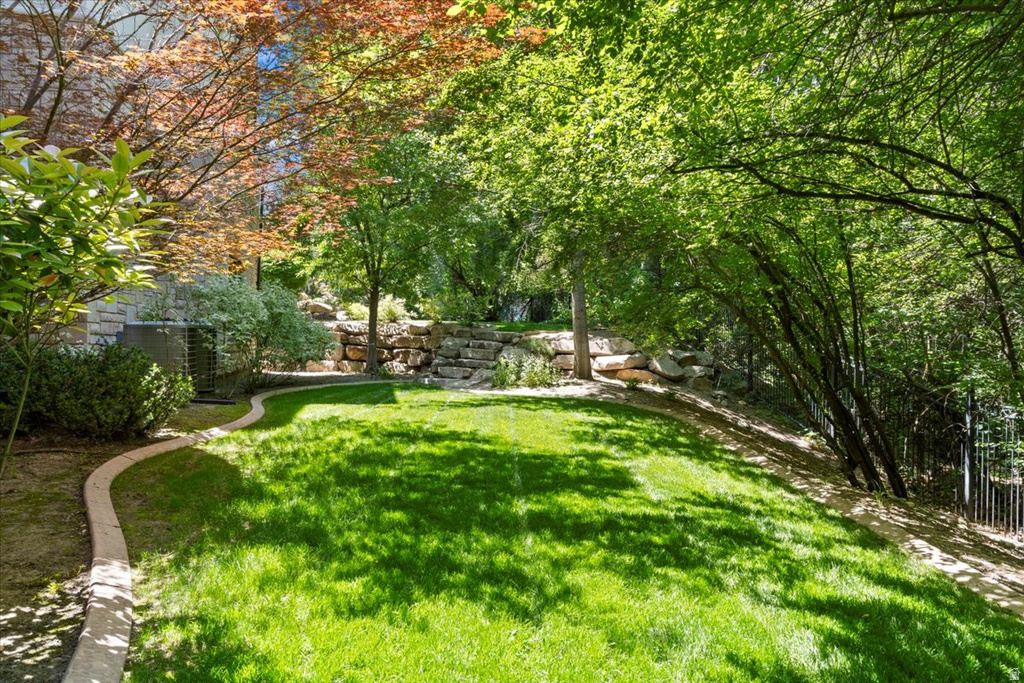 6274 S OLES LN Holladay, UT 84121