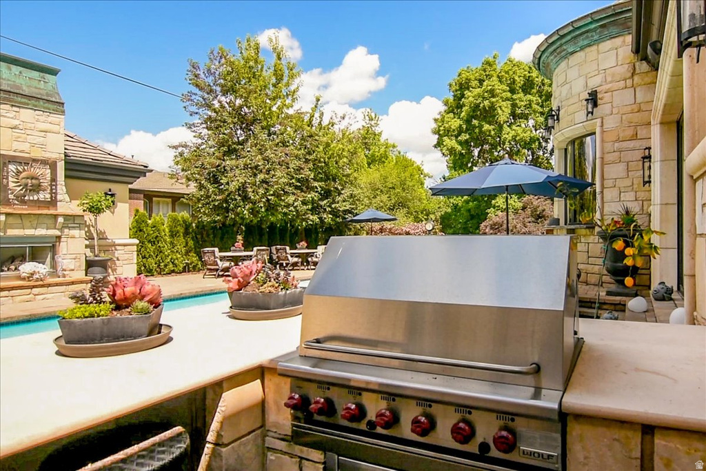 6274 S OLES LN Holladay, UT 84121