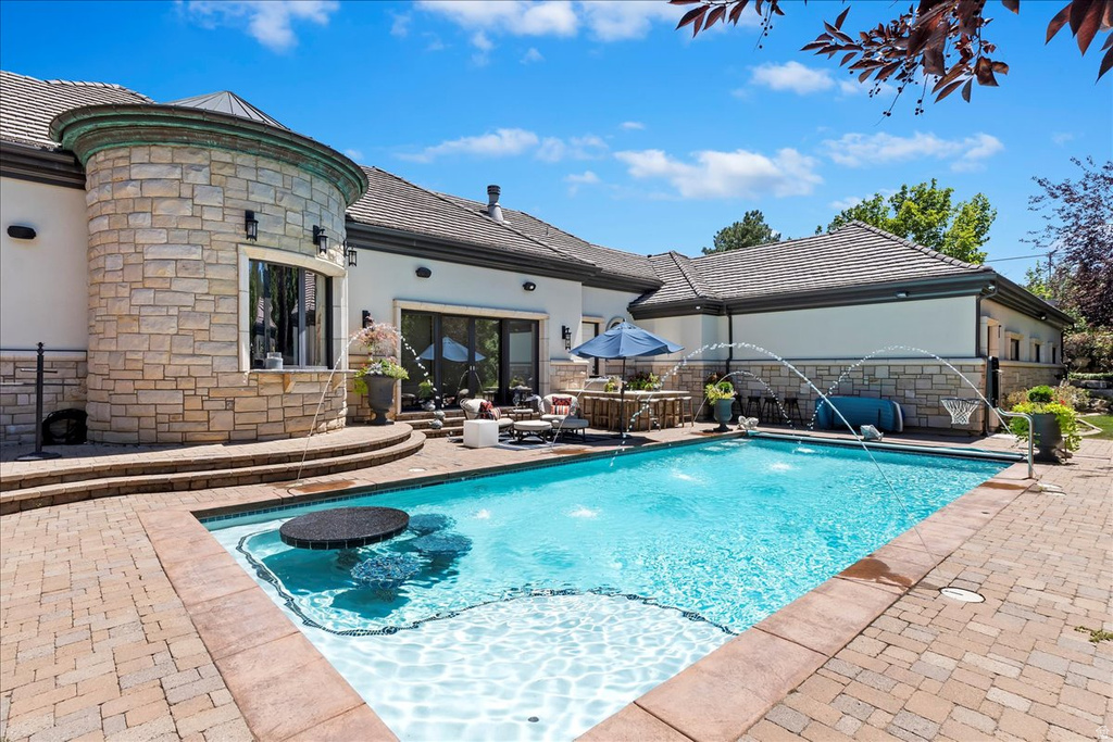 6274 S OLES LN Holladay, UT 84121