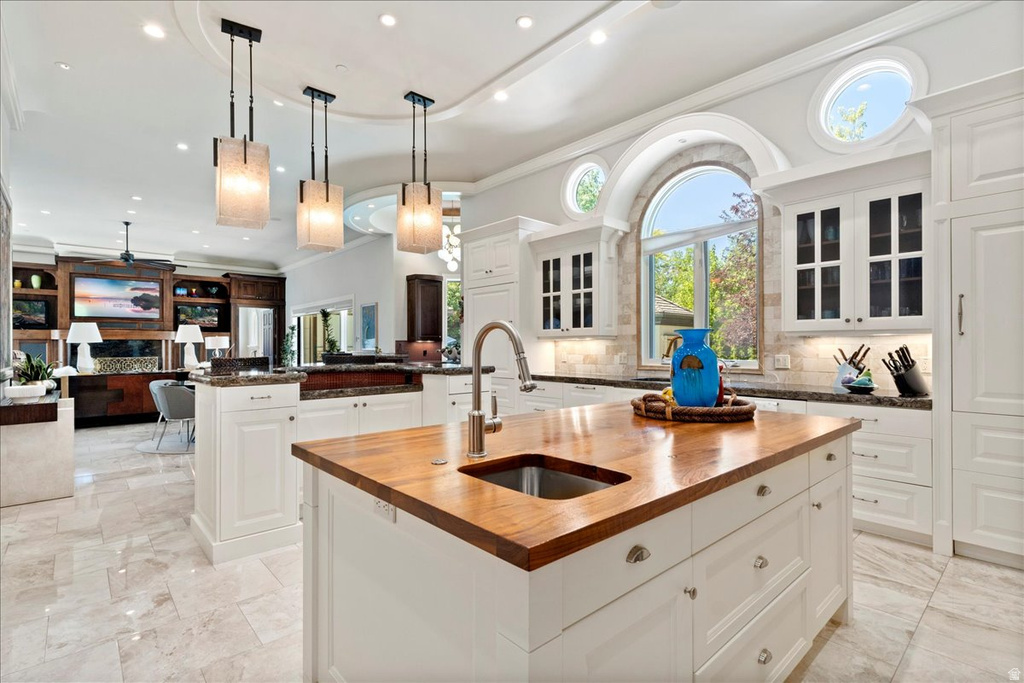 6274 S OLES LN Holladay, UT 84121