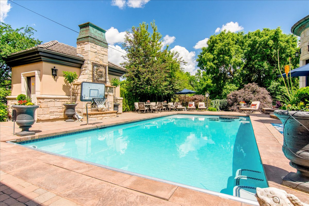 6274 S OLES LN Holladay, UT 84121