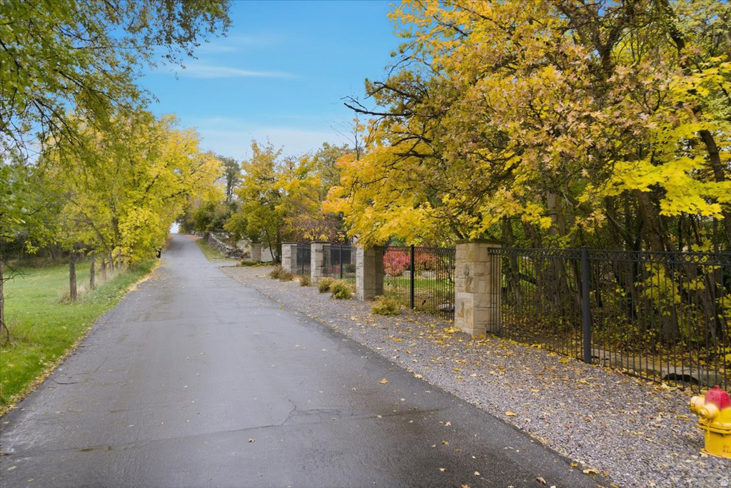 6274 S OLES LN Holladay, UT 84121