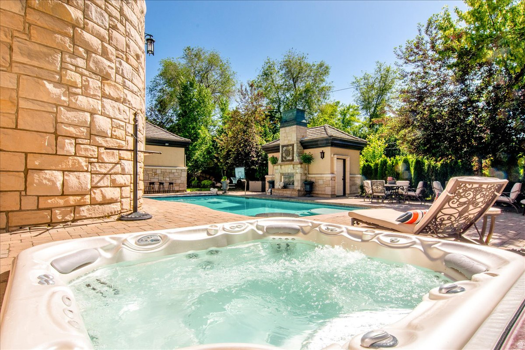 6274 S OLES LN Holladay, UT 84121