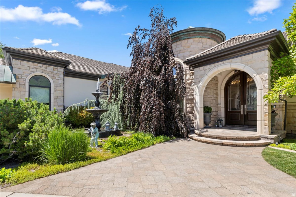 6274 S OLES LN Holladay, UT 84121