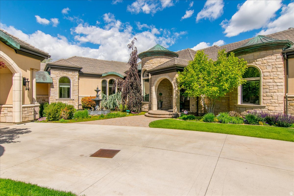 6274 S OLES LN Holladay, UT 84121