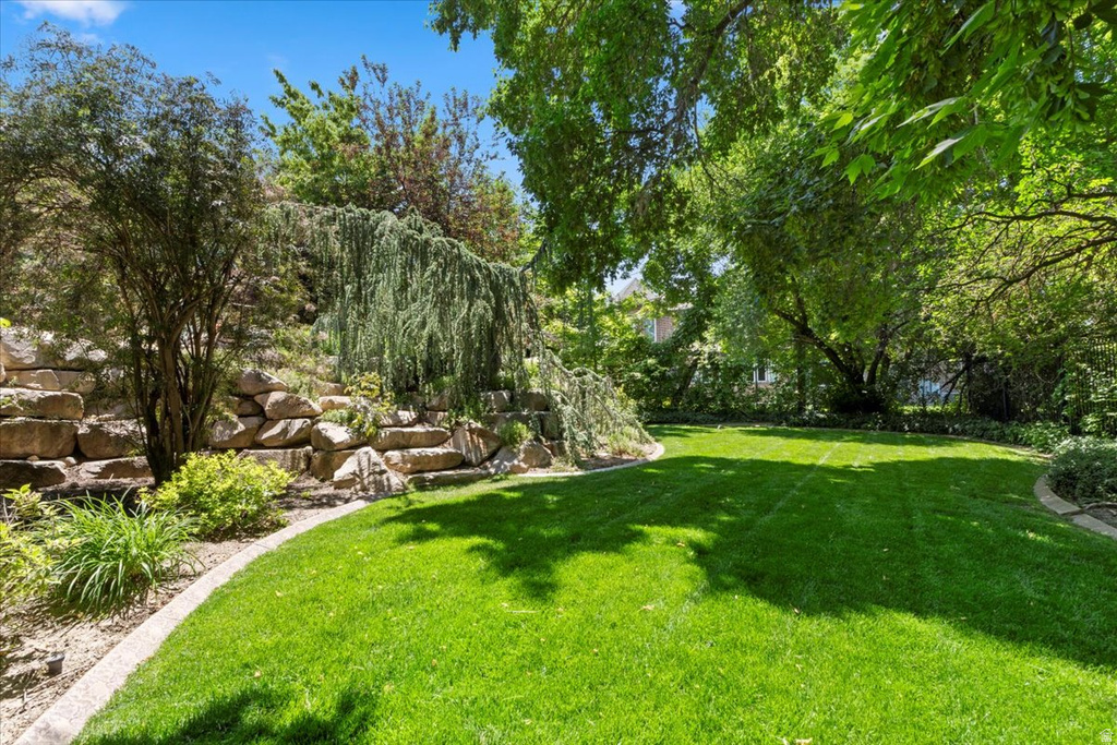 6274 S OLES LN Holladay, UT 84121