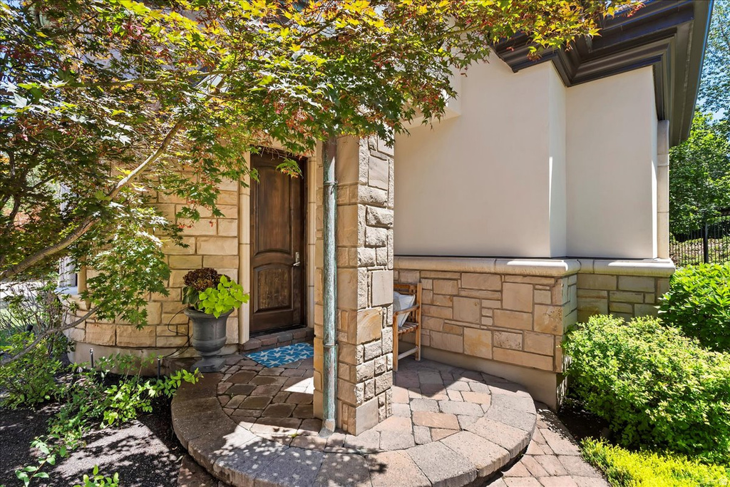 6274 S OLES LN Holladay, UT 84121