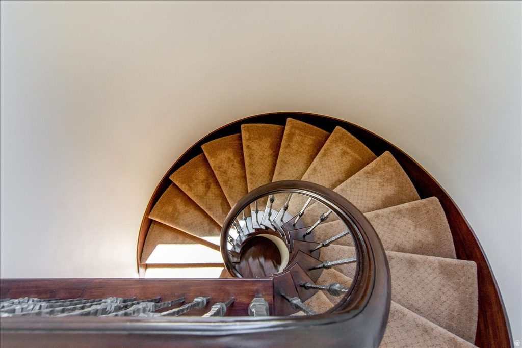 6274 S OLES LN Holladay, UT 84121