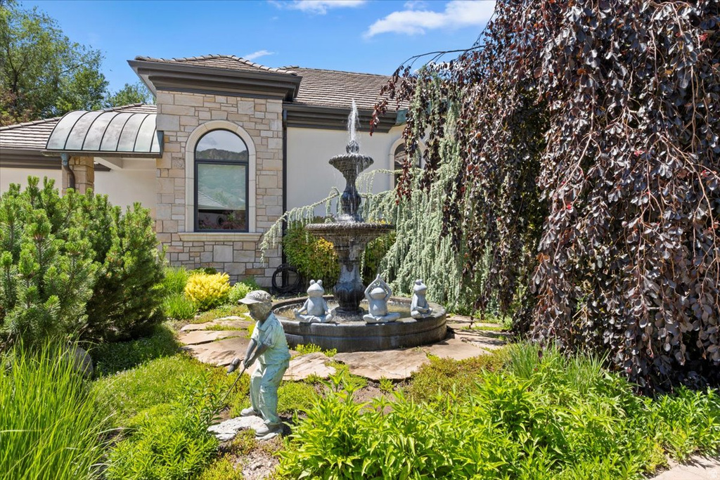 6274 S OLES LN Holladay, UT 84121