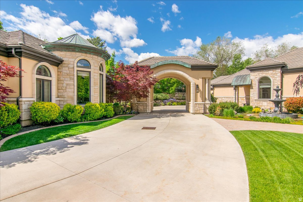 6274 S OLES LN Holladay, UT 84121